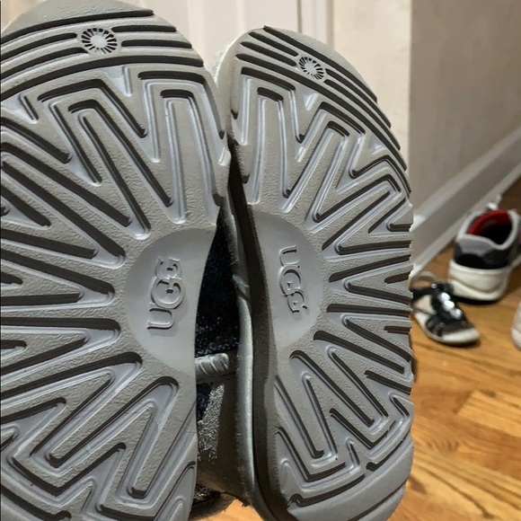 Girls Sequence Uggs - Picture 5 of 6